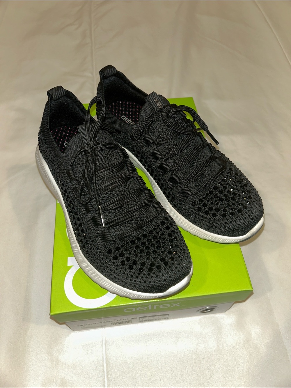 aetrex carly sparkle black sneakers size 7
